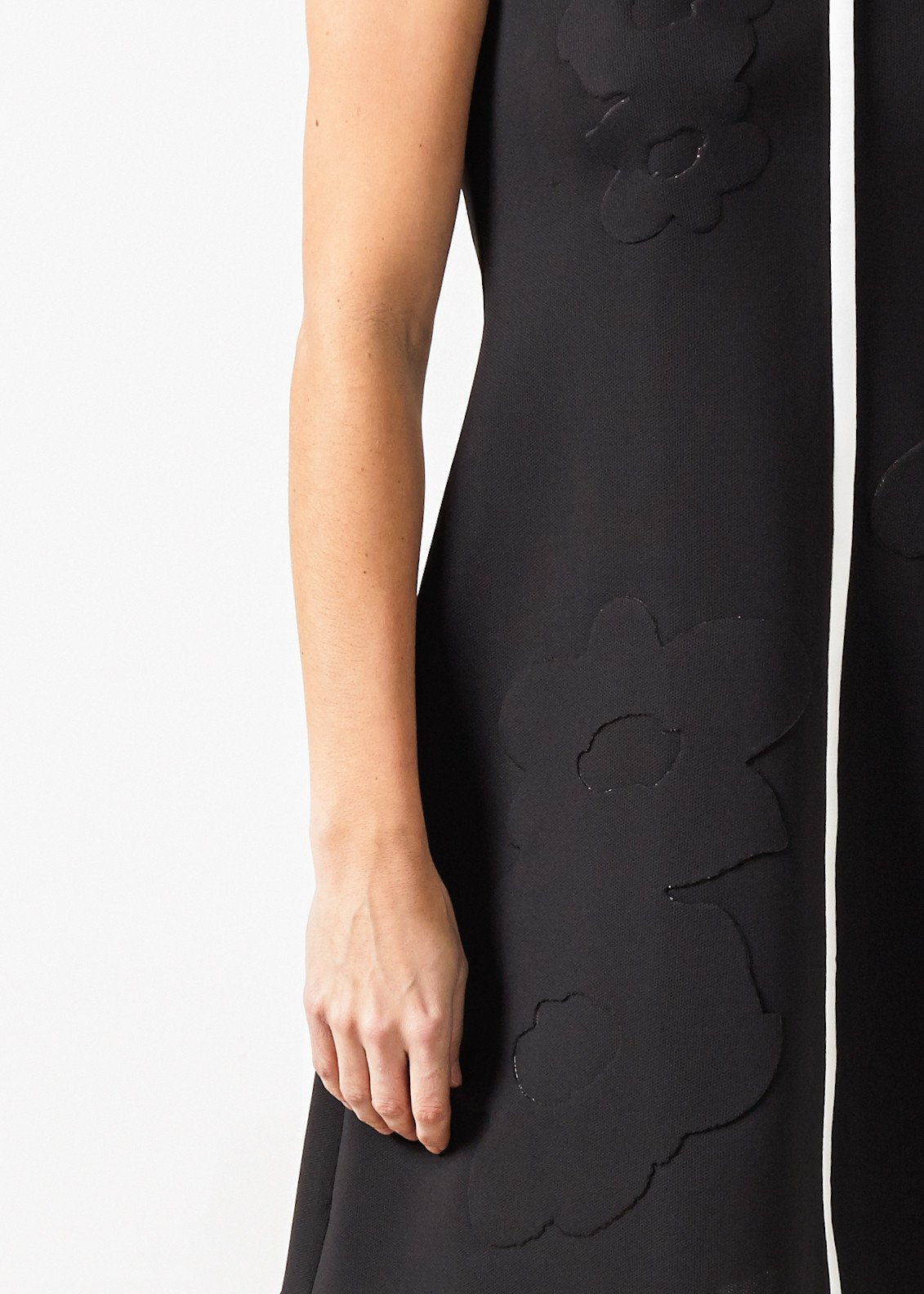 VESTIDO DE FLORES DE NEOPRENO EN NEGRO