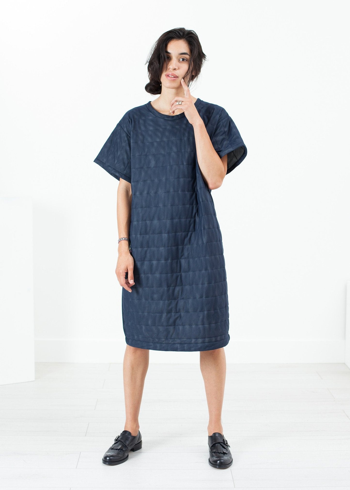 VESTIDO CAMISETA DE MALLA Acolchada en azul marino