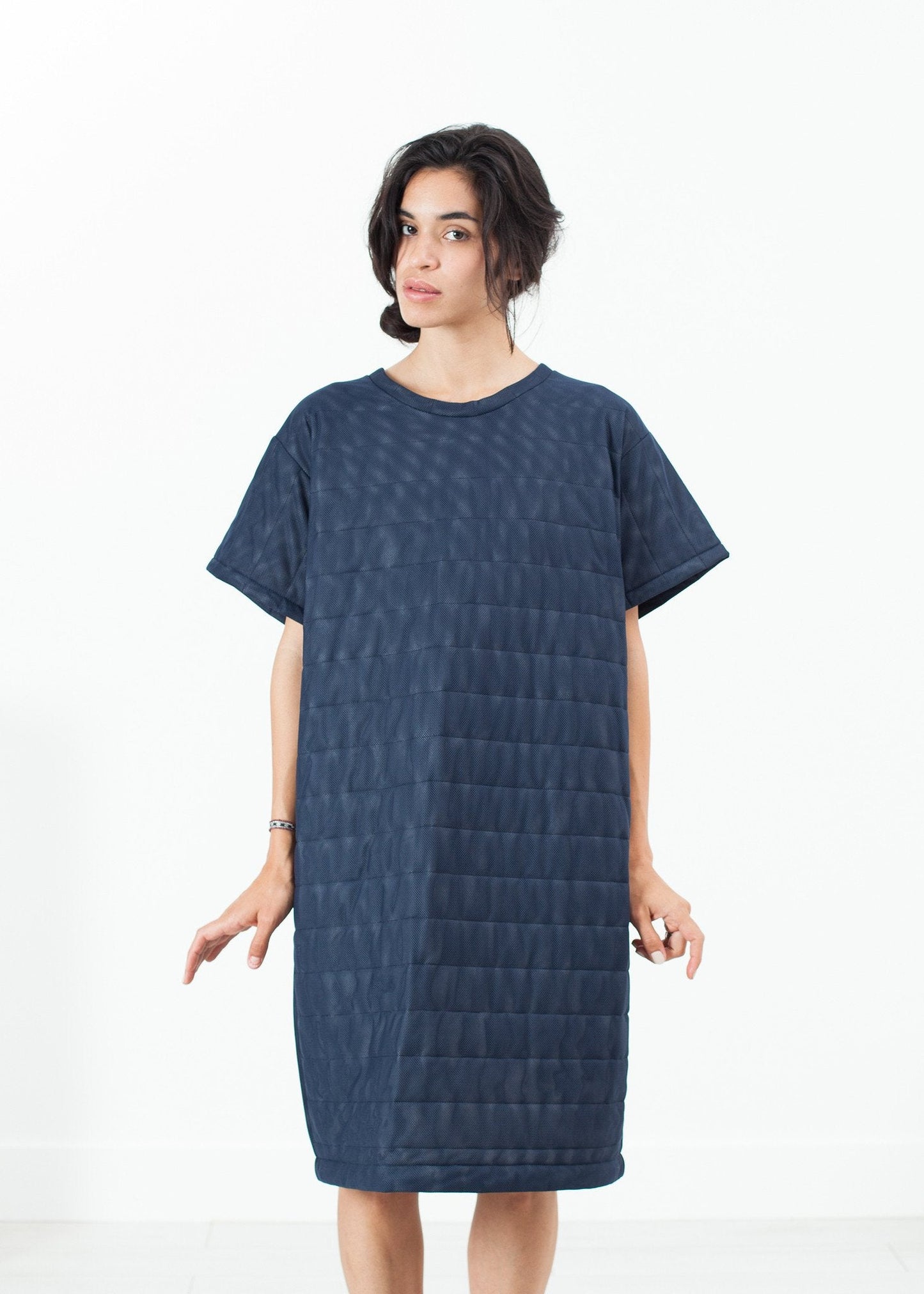 VESTIDO CAMISETA DE MALLA Acolchada en azul marino