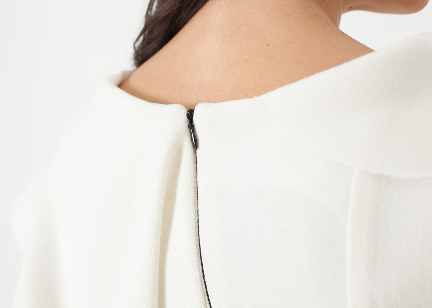 Asymmetrisches Kleid in Creme/Schwarz