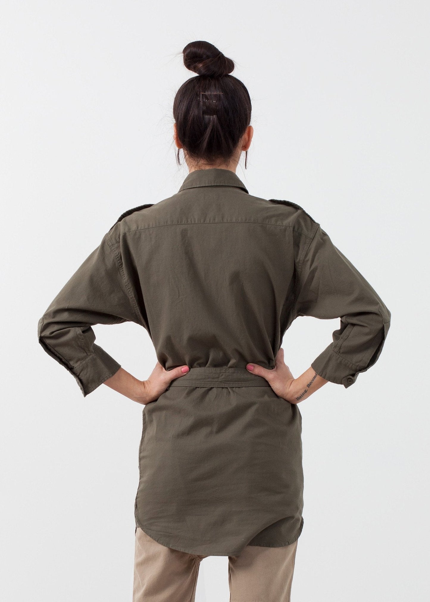 VESTIDO EXCEDENTE CON CINTURÓN