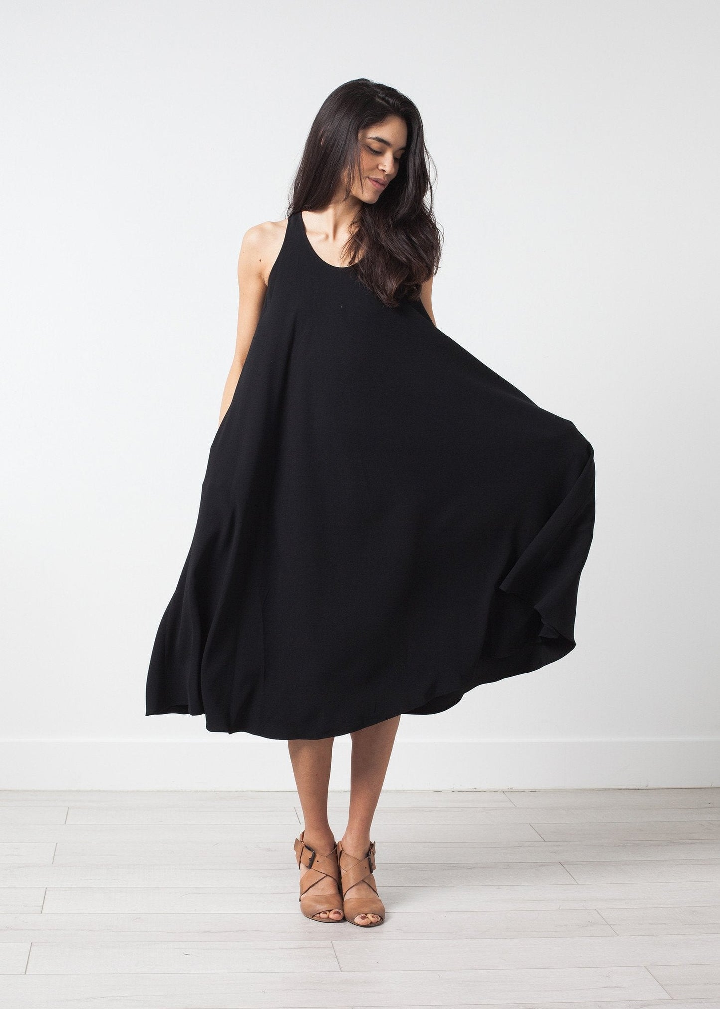 Ärmelloses fließendes Kleid