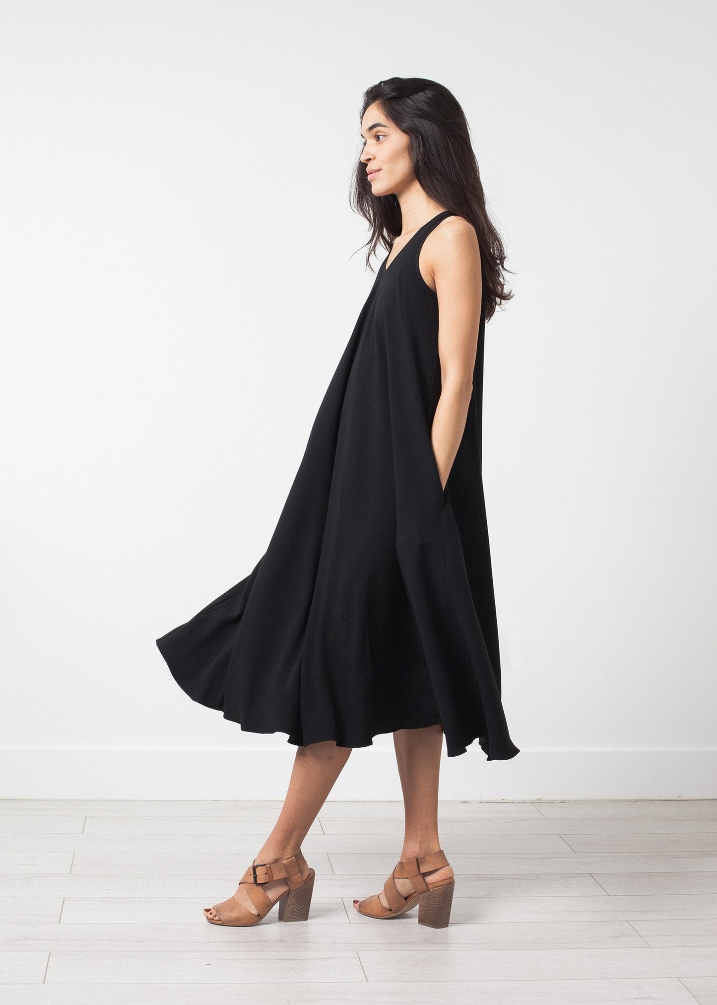 Ärmelloses fließendes Kleid