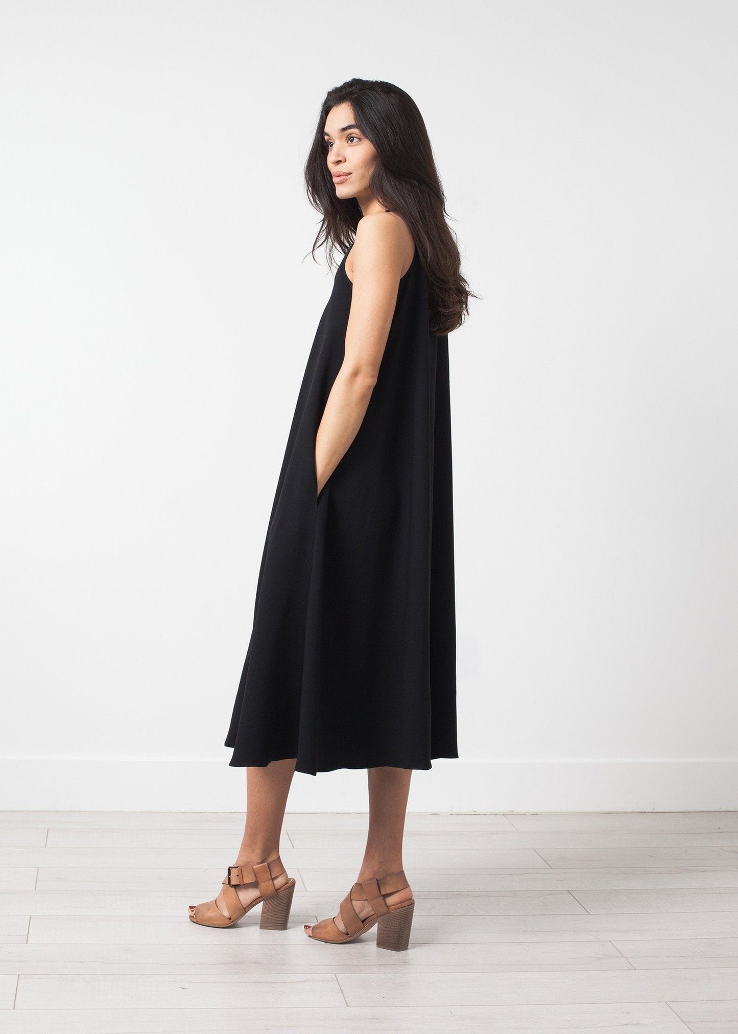 Ärmelloses fließendes Kleid