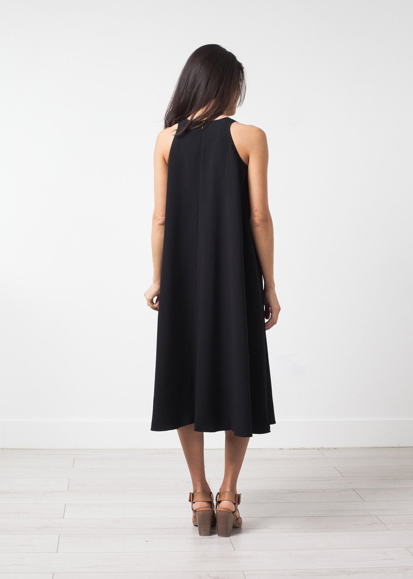 Ärmelloses fließendes Kleid