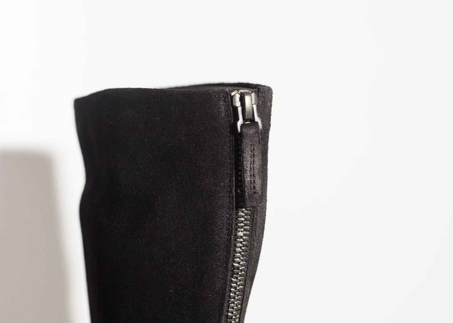 Kniehoher Stiefel in Schwarz