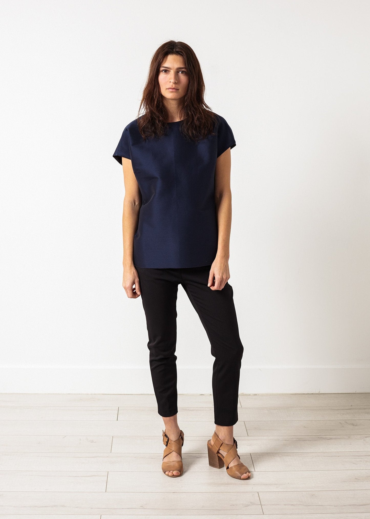 Bluse mit versteckten Ärmeln in Navy