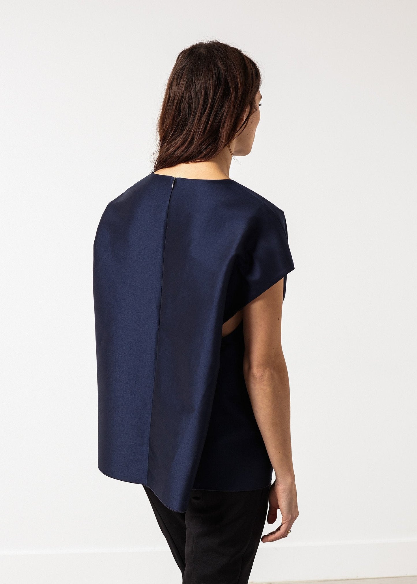 Bluse mit versteckten Ärmeln in Navy
