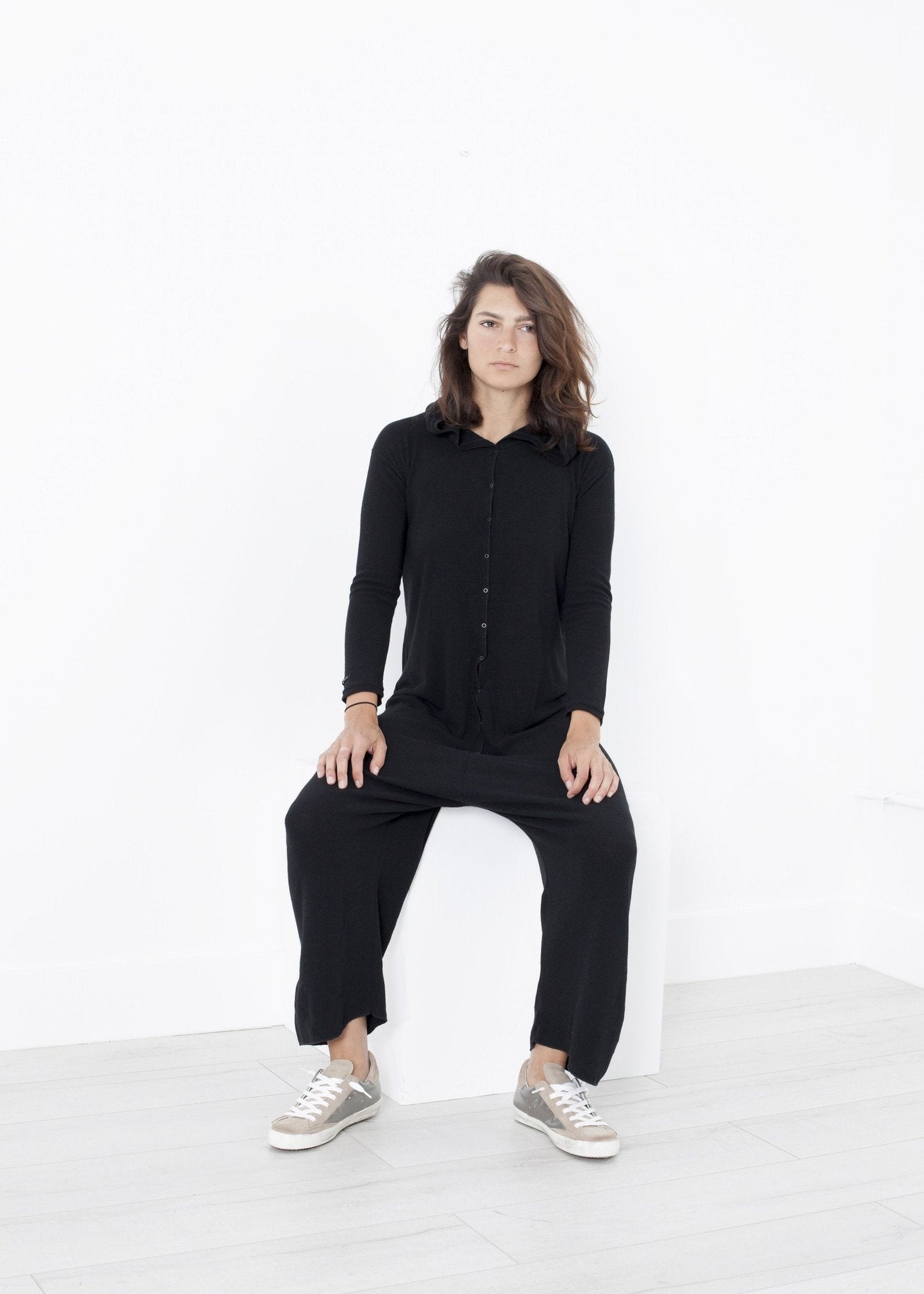 Strickoverall mit Kapuze in Schwarz 