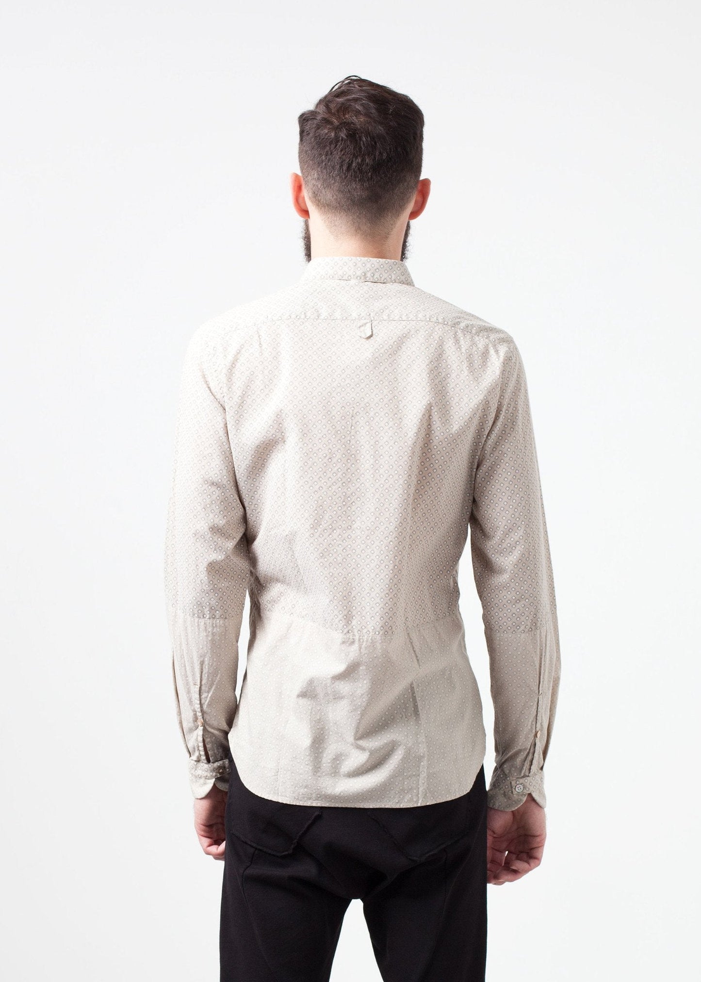 Gemusterte Knopfleiste in Beige