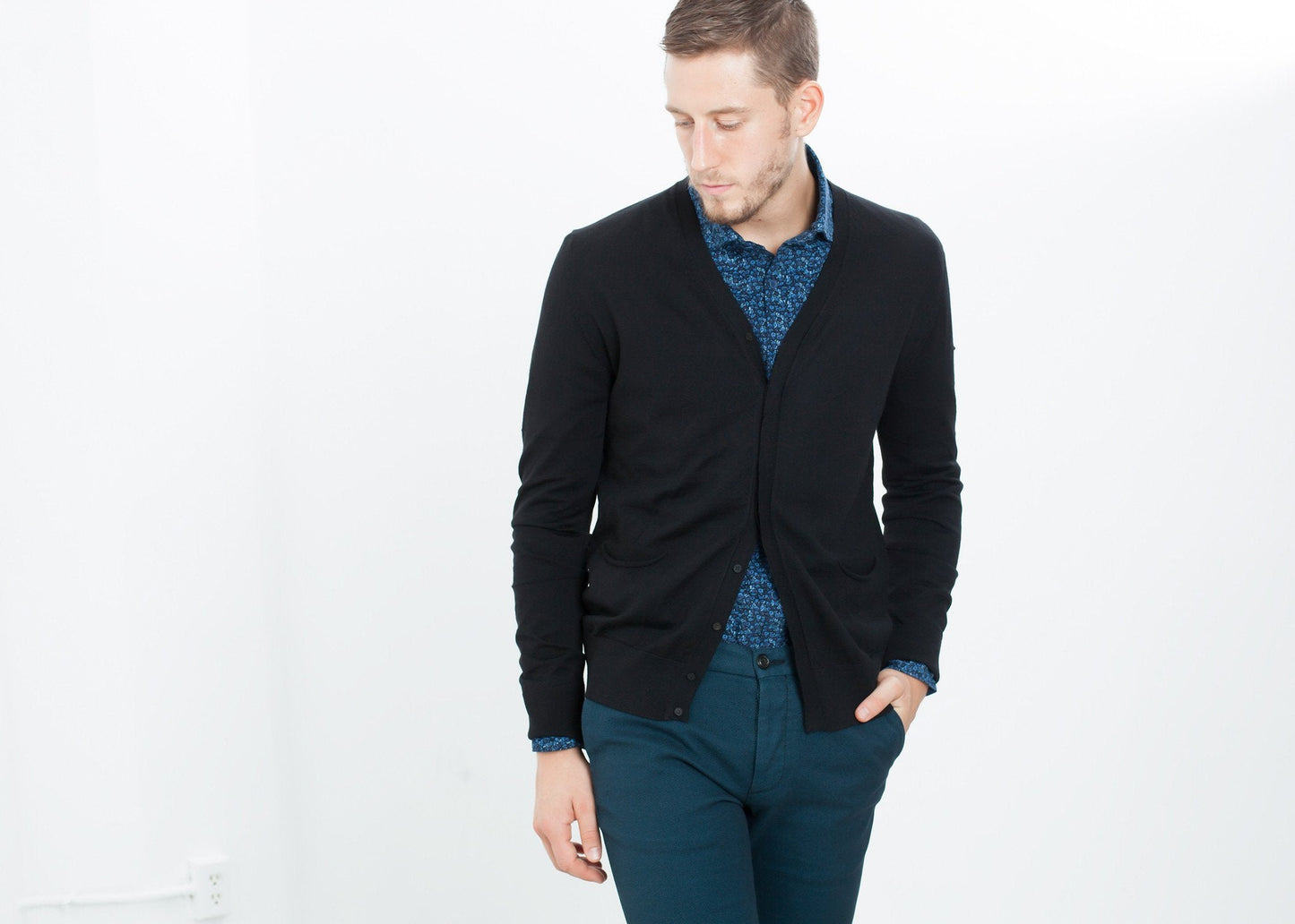 Cardigan mit verdeckter Knopfleiste in Schwarz 