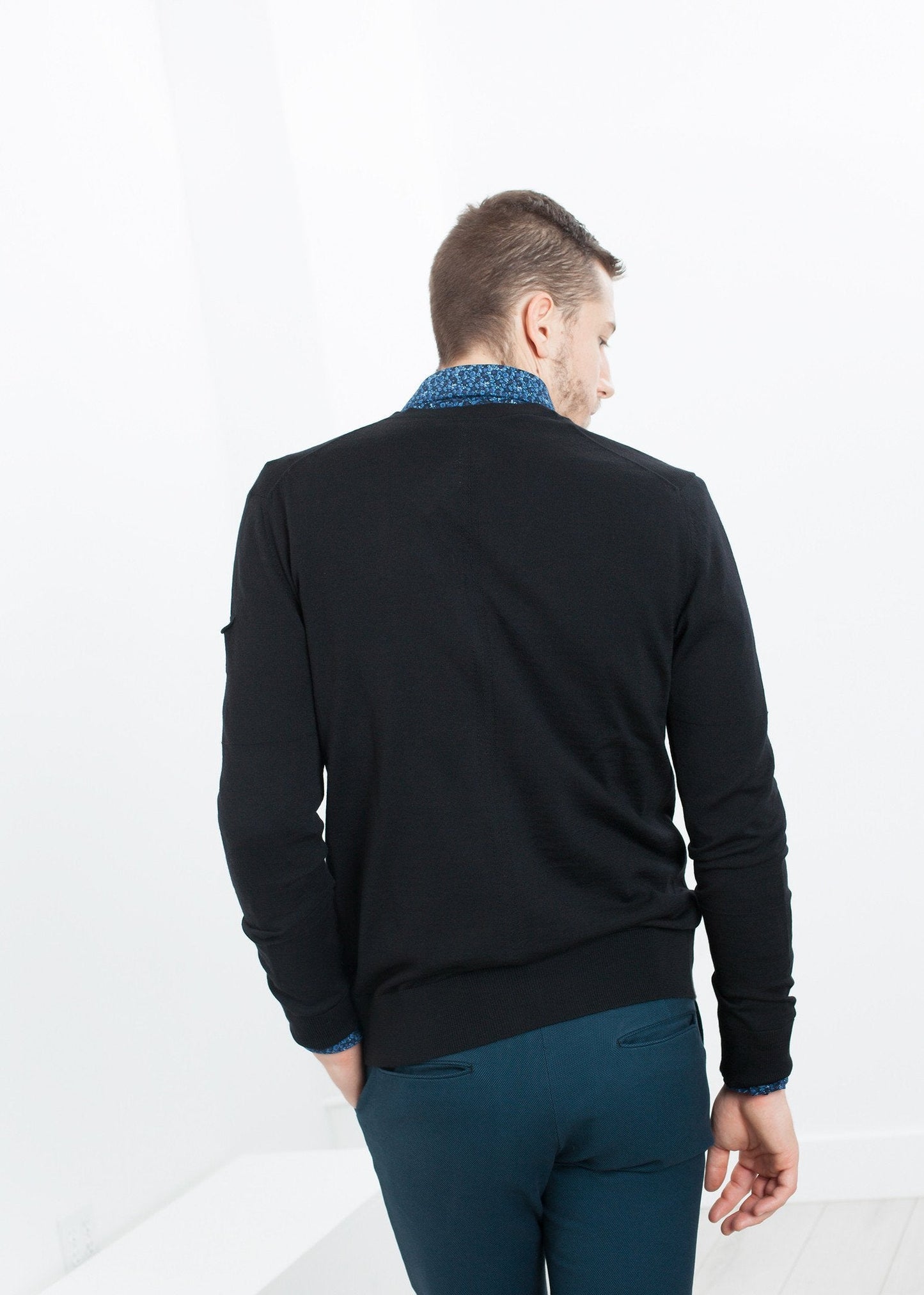 Cardigan mit verdeckter Knopfleiste in Schwarz 