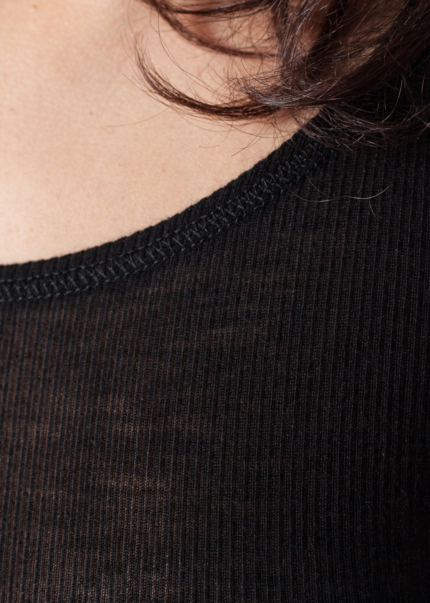 Easy Ribbed Tank in Schwarz