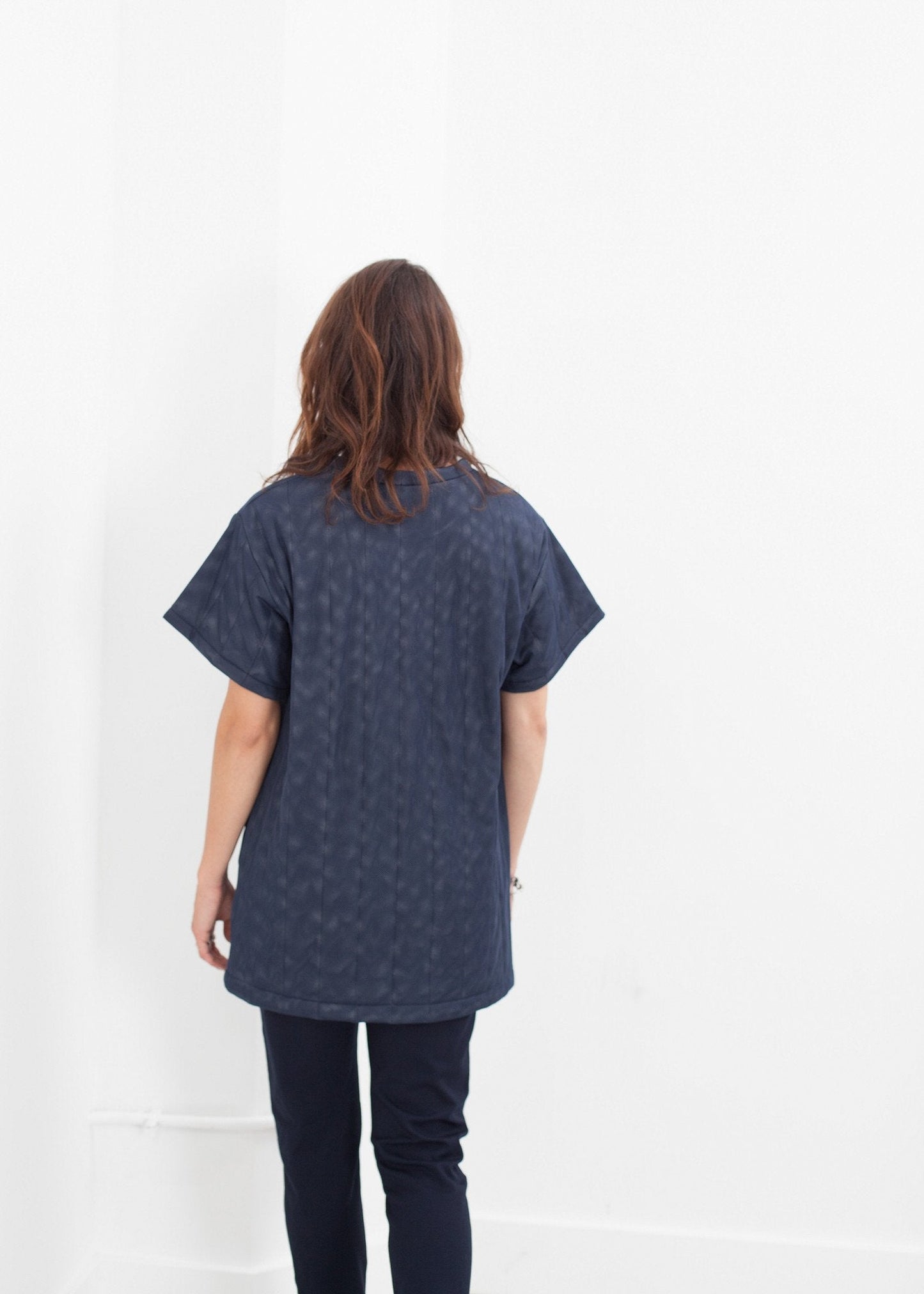 Mini-robe en maille matelassée en bleu marine