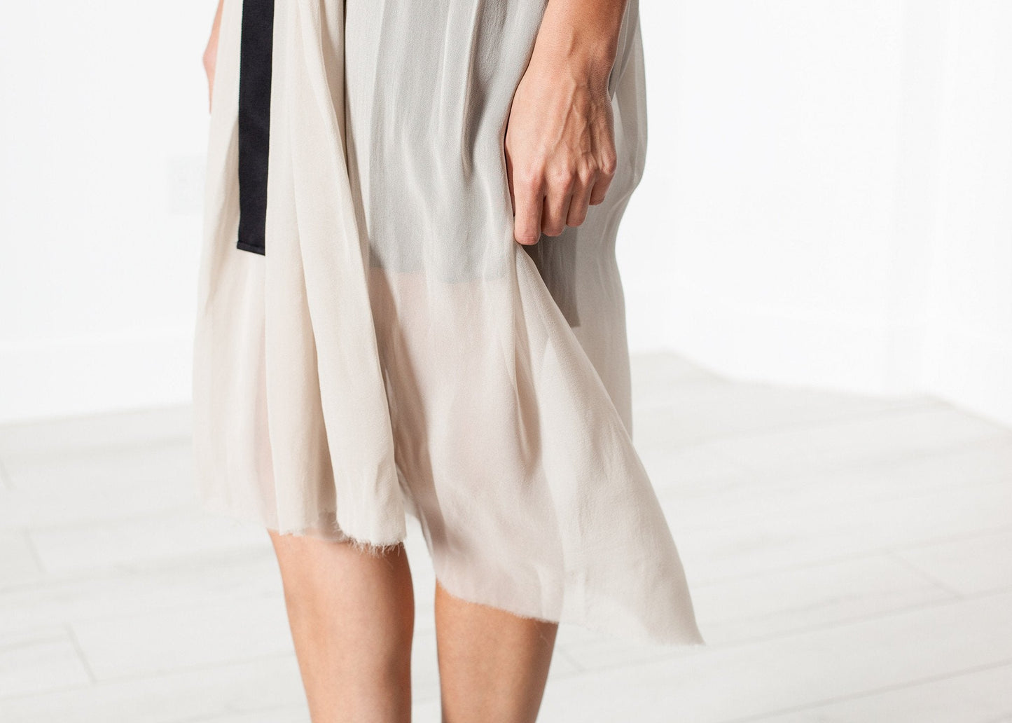VESTIDO DE GASÓN CON ESPALDA CAPA