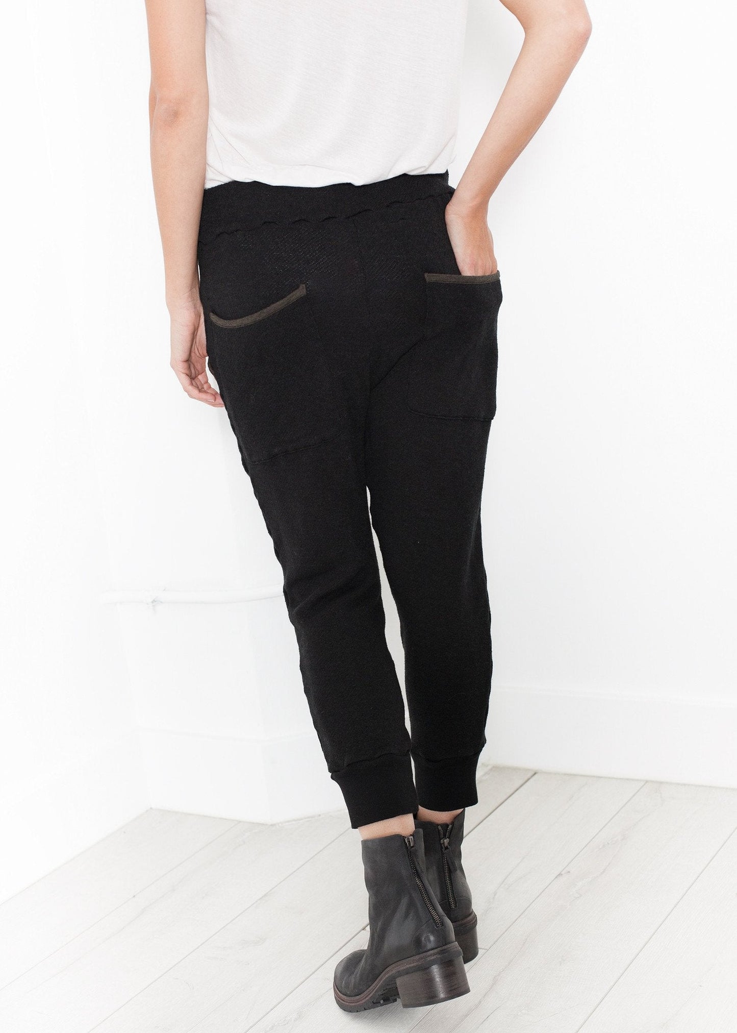 Highsoft Cropped Sweat in Schwarz 
