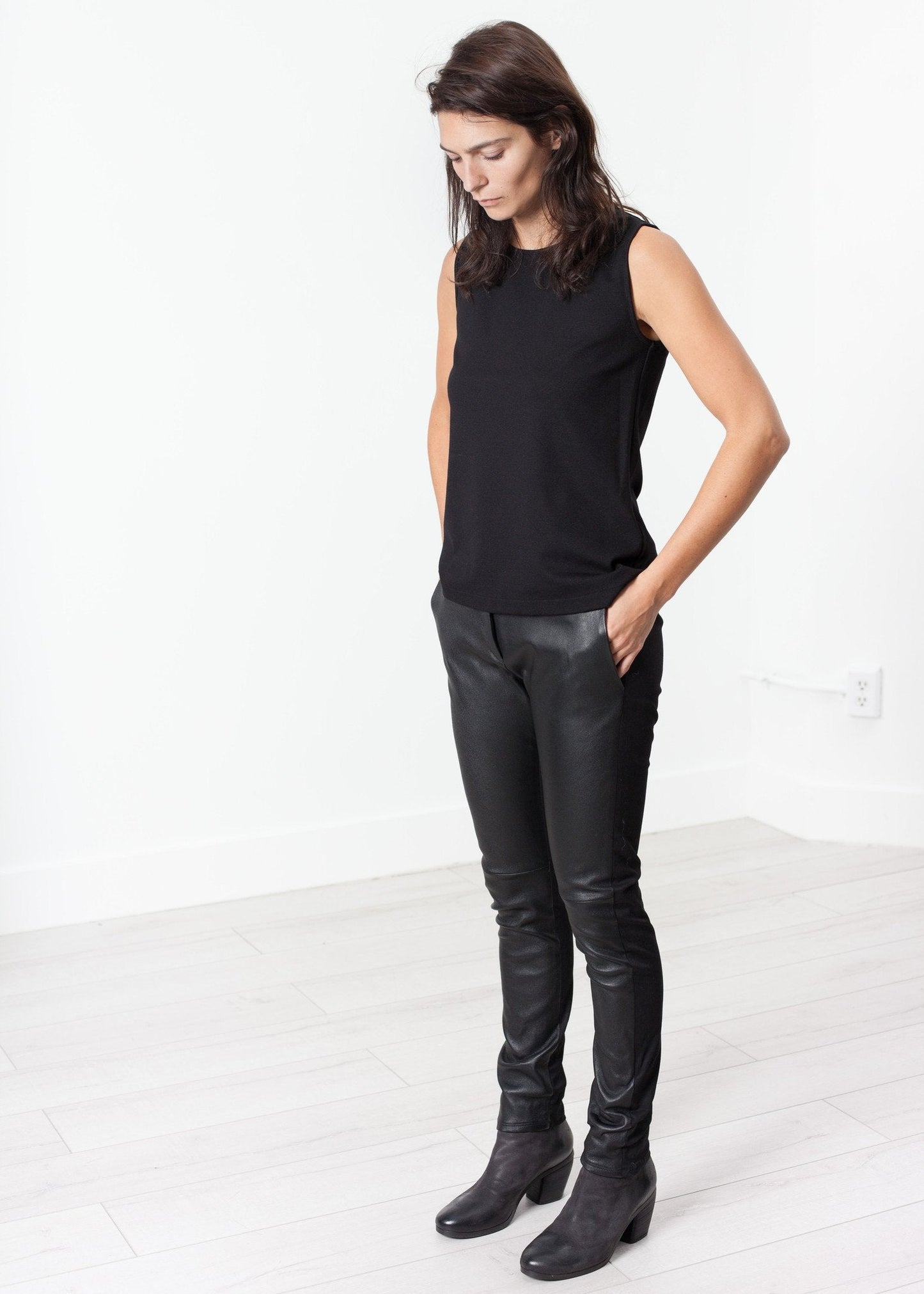 Pantalon à empiècements en cuir noir