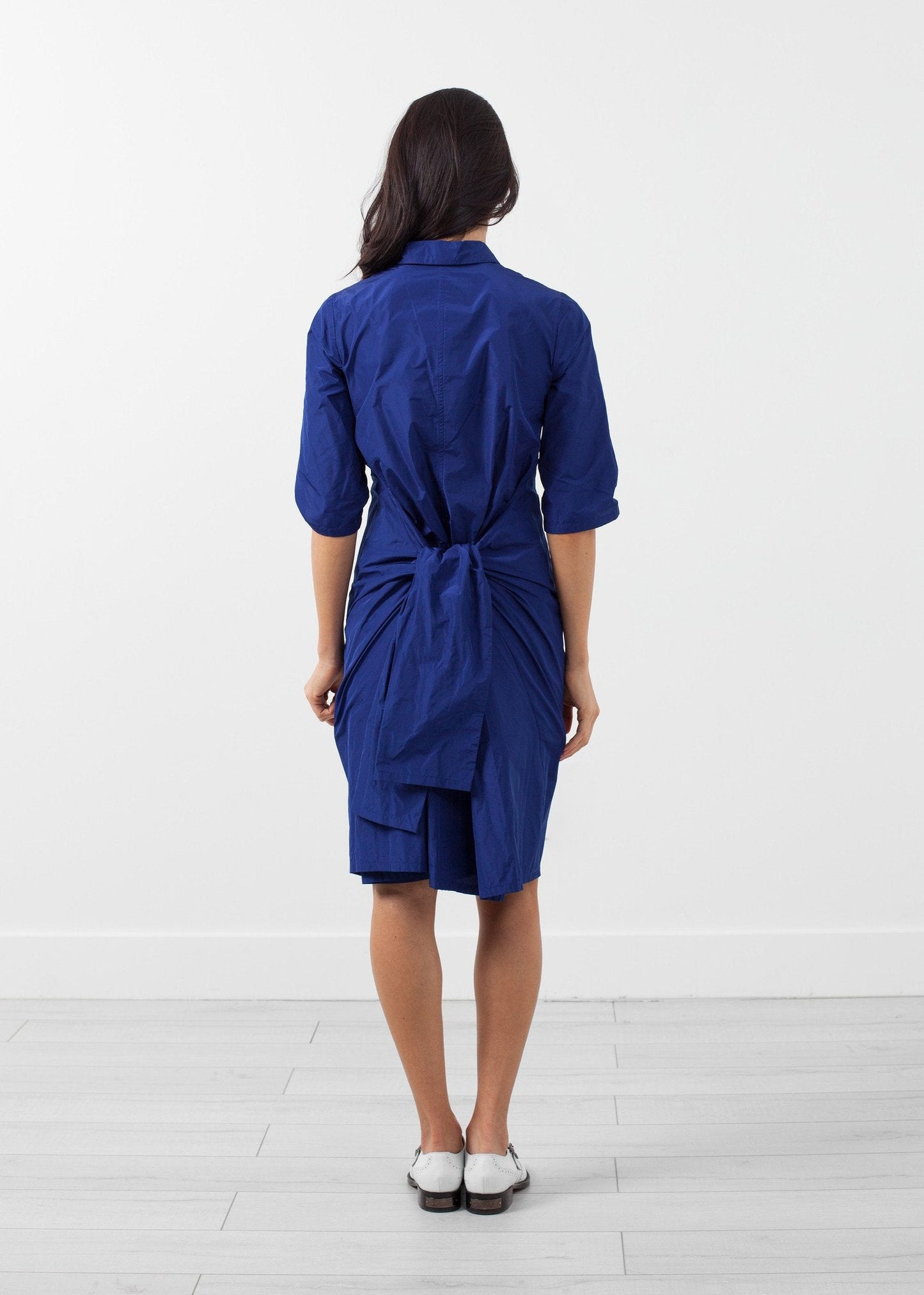 Robe à manches nouées
