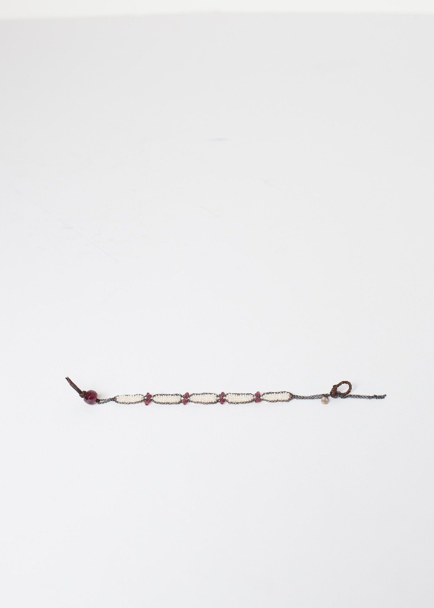 Granat-Armband in Frothy Pearl