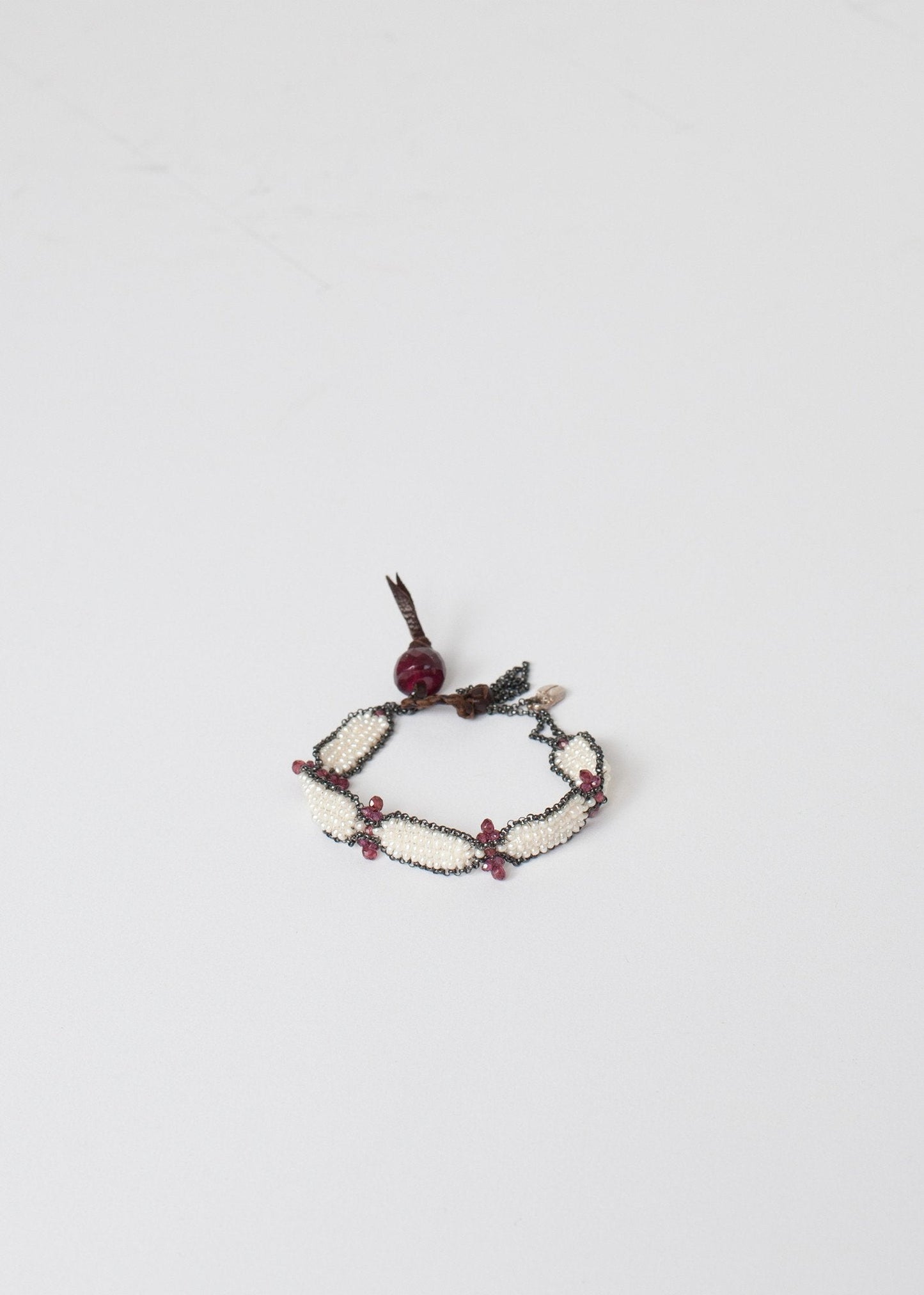 Granat-Armband in Frothy Pearl