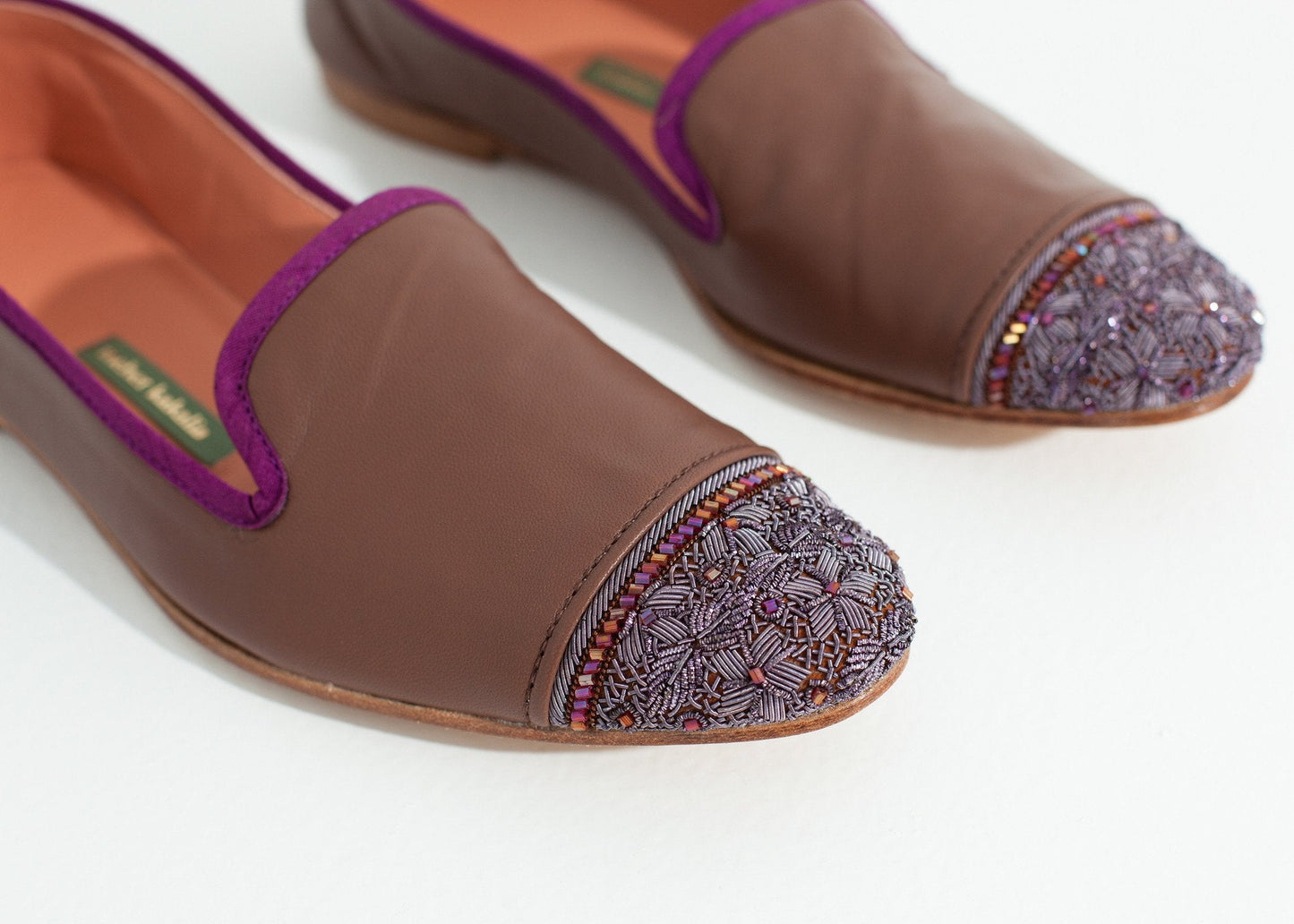 Mocasines Bizi con puntera en rosa/berenjena