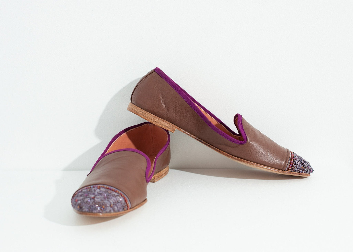 Mocasines Bizi con puntera en rosa/berenjena